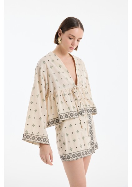 Pile Detaylı Etnik Desenli Bağlamalı Keten Kısa Kimono Naturel fırsatları