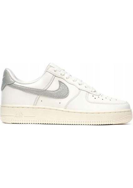 Air Force 1 07 Kadın Günlük Ayakkabı DQ7569-100