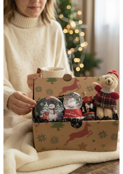 Yılbaşı Hediye Kutusu Atlı Karınca, Işıklı Kar Küresi, Kokulu Mum, Peluş Ayıcık Karttanesi Kolye indirimleri