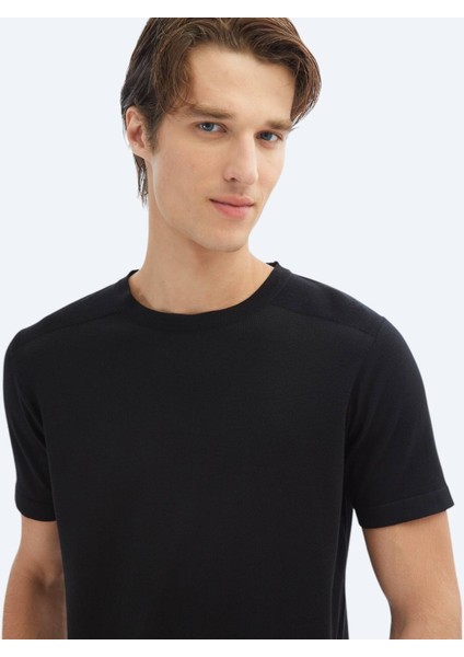 Siyah Bisiklet Yaka Desenli Triko Kazak