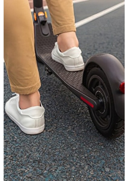 Ninebot Kickscooter E25E 300 W Motor Gücü ile 25 km/s Hızda Modern Tasarım fırsatları