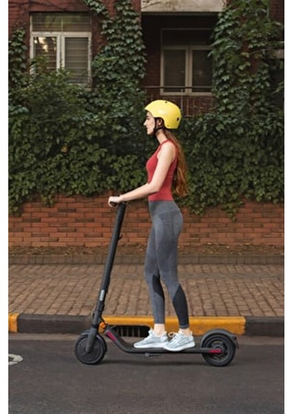 Ninebot Kickscooter E25E 300 W Motor Gücü ile 25 km/s Hızda Modern Tasarım