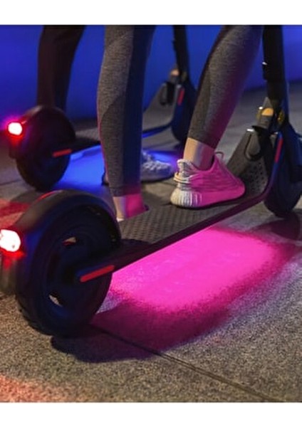 Ninebot Kickscooter E25E 300 W Motor Gücü ile 25 km/s Hızda Modern Tasarım