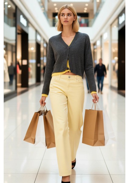 Kadın Basic Kesim Yumuşak Dokulu Uzun Kollu V Yaka Düğmeli Crop Triko Hırka Günlük Şıklık Şık modelleri