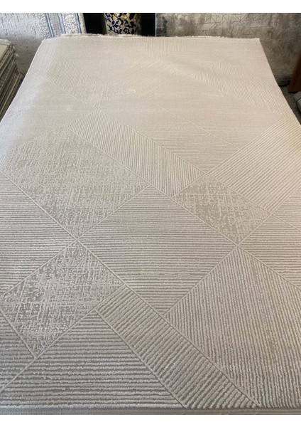 Beyaz Krem Ipekli Parlak Salon Halısı