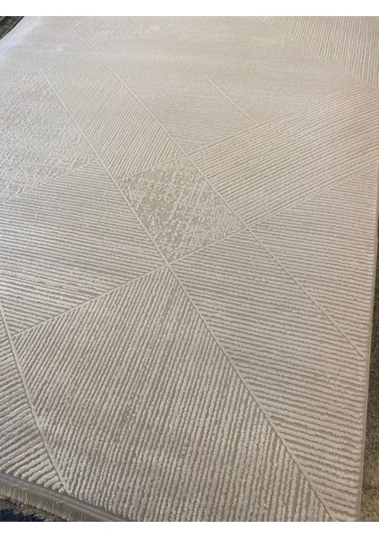 Beyaz Krem Ipekli Parlak Salon Halısı modelleri