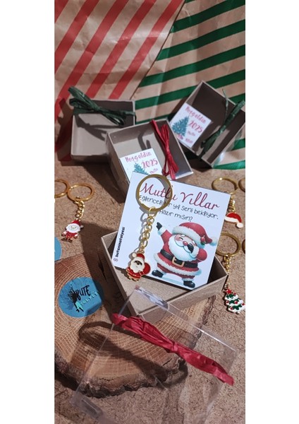 5'li Noel Baba Figürlü Anahtarlık Seti, Yılbaşı Hediyesi Için Ideal Seçenek