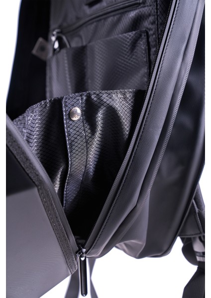 LED Se Göz Maskeli Akıllı Sırt Çantası – Sert Kasa, USB Şarj Girişli