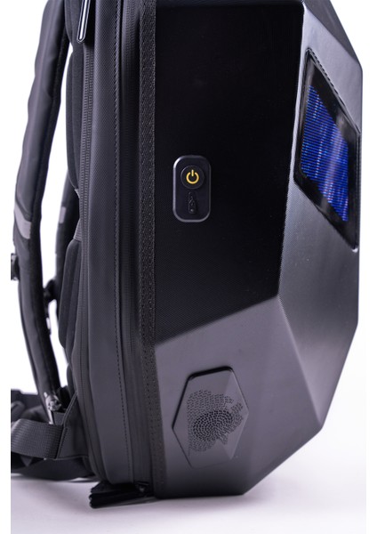 LED Kırmızı Göz Maskeli Akıllı Sırt Çantası - Sert Kasa, USB Şarj Girişli Teknolojik Çanta