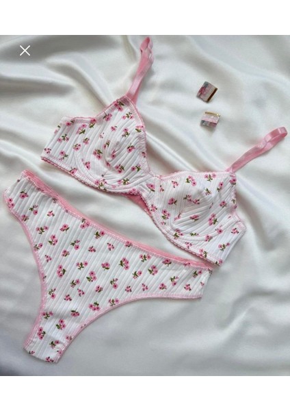 Kadın Beyaz Pembe Çiçekli Penye Iç Çamaşır Takımı