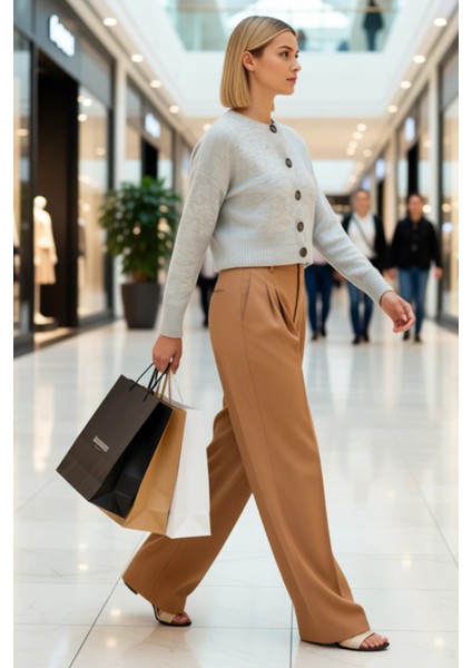 Kadın Oversize Düğmeli Crop Triko Hırka Yumuşak Dokusuyla ve Rahatlığı Bir Arada Sunar Şık modelleri