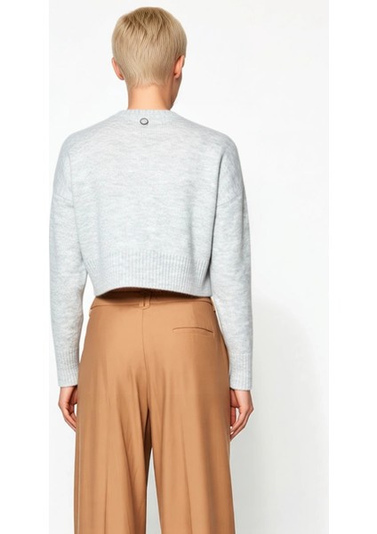 Kadın Oversize Düğmeli Crop Triko Hırka Yumuşak Dokusuyla ve Rahatlığı Bir Arada Sunar Şık indirimleri