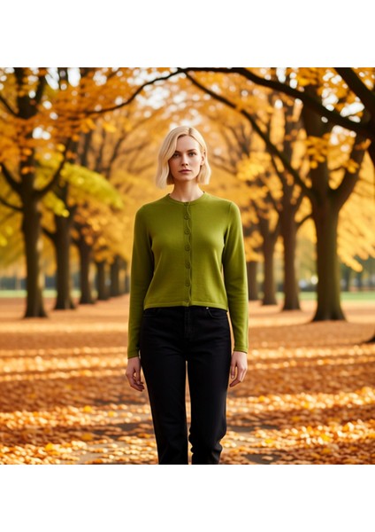 Kadın Bisiklet Yaka Düz Renk Triko Hırka Günlük ve Şık Kombinlerde Tercih Edilen Önemli Bir Parça