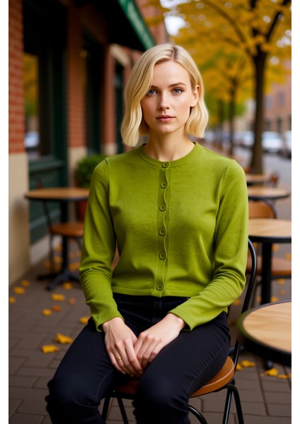 Kadın Bisiklet Yaka Düz Renk Triko Hırka Günlük ve Şık Kombinlerde Tercih Edilen Önemli Bir Parça fiyatları