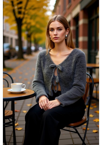 Kadın Tüylü Bağlama Detaylı Crop Triko Hırka Günlük Şıklık ve Sunan Modern ve Konforlu Tasarım fiyatları