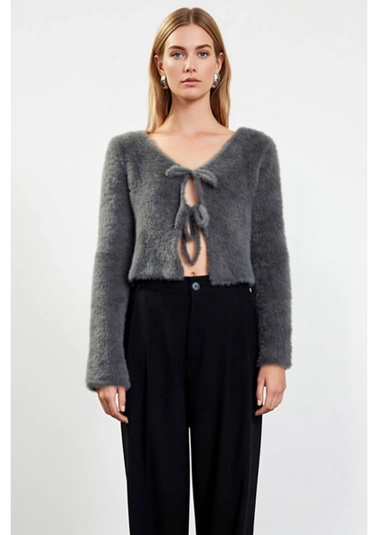 Kadın Tüylü Bağlama Detaylı Crop Triko Hırka Günlük Şıklık ve Sunan Modern ve Konforlu Tasarım fırsatları