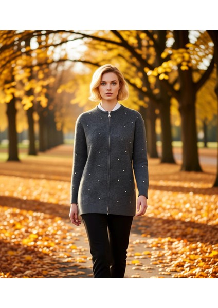 Kadın Fitted Kesim Taş Detaylı Fermuarlı Uzun Kollu Bisiklet Yaka Düz Desen Zarif Triko Hırka