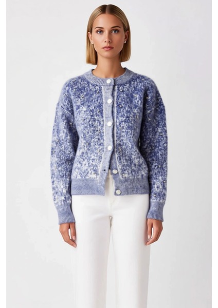 Düğme Detaylı Yumuşak Dokulu Desenli Triko Hırka Kadın Giyim Kombinlerinize Modern Bir Dokunuş fırsatları