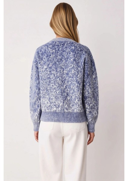 Düğme Detaylı Yumuşak Dokulu Desenli Triko Hırka Kadın Giyim Kombinlerinize Modern Bir Dokunuş indirimleri