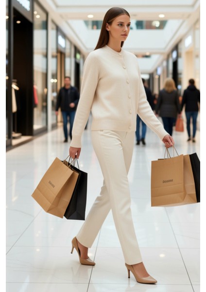 Kadın Yumuşak Dokulu Kalp Düğmeli Triko Hırka Ceket Görünümüyle Şıklık ve Konforu Birleştiriyor modelleri