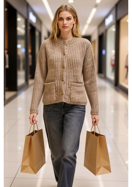 Kadın Kışlık Şık Selanik Örgü Düğmeli Cepli Uzun Kollu Rahat Kesim Triko Hırka Konforlu Tarz modelleri