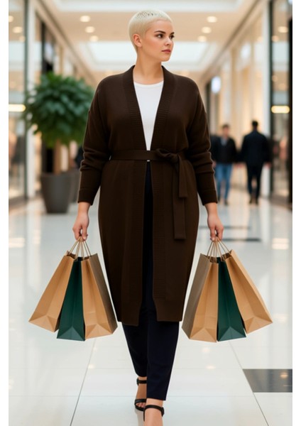 Kadın Giyiminde ve Konforu Birleştiren V Yaka Uzun Triko Hırka Düşük Kol Detayı Rahat Kalıp modelleri