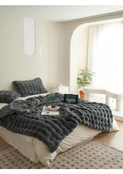 Kalın Peluş Yatak Örtüsü Tek Kişilik ( Set Iki Parça ) Battaniye 155 x 200 cm +1 Adet Yastik Kilif