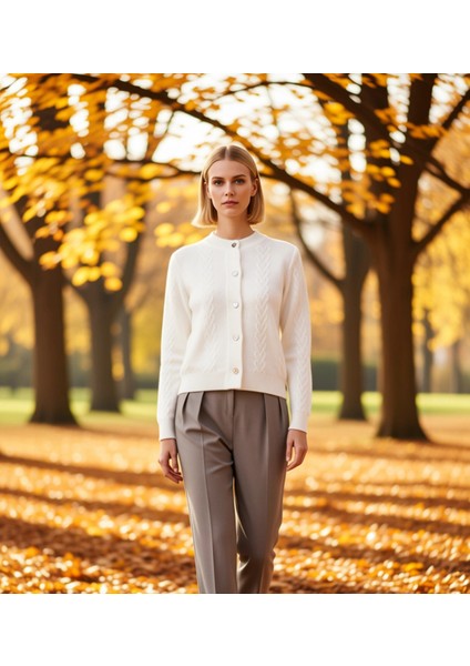 Kadın Saç Örgü Desenli Kalp Düğme Detaylı Yumuşak Dokulu Bisiklet Yaka Uzun Kollu Triko Hırka