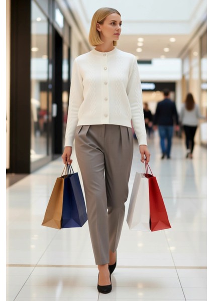 Kadın Saç Örgü Desenli Kalp Düğme Detaylı Yumuşak Dokulu Bisiklet Yaka Uzun Kollu Triko Hırka modelleri