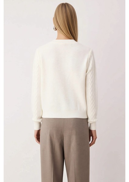 Kadın Saç Örgü Desenli Kalp Düğme Detaylı Yumuşak Dokulu Bisiklet Yaka Uzun Kollu Triko Hırka indirimleri