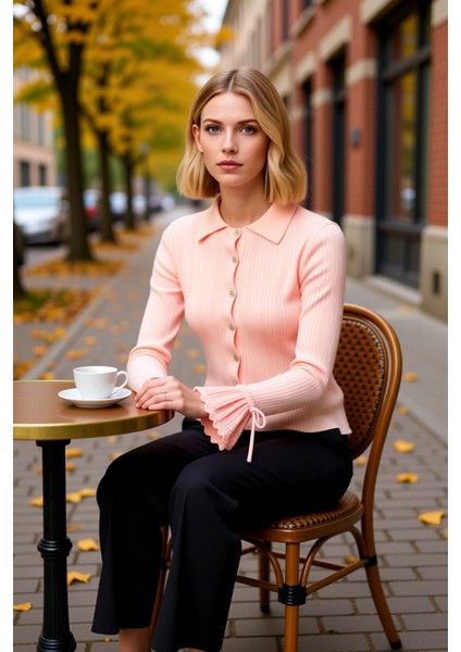 Kadın Zamansız Şıklık Fitilli Polo Yaka Uzun Kollu Manşet Bağlama Detaylı Düğmeli Triko Hırka fiyatları