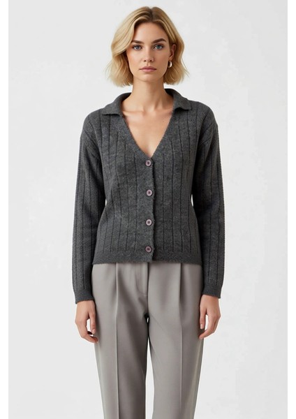 Modern Kadın Giyiminin Vazgeçilmezi Polo Yaka Uzun Kollu Triko Hırka Her An Şıklık Sunar ve Konfor fırsatları