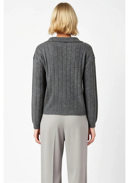 Modern Kadın Giyiminin Vazgeçilmezi Polo Yaka Uzun Kollu Triko Hırka Her An Şıklık Sunar ve Konfor indirimleri