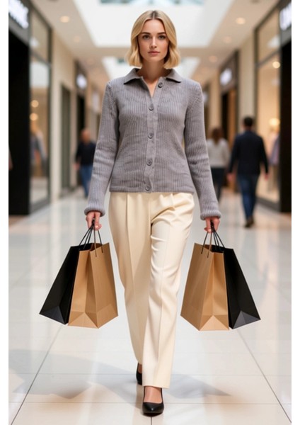 Kadın Polo Yaka Düz Dokulu Triko Hırka Modern Kesimiyle Günlük Şıklık ve Konfor Sunan Çok Yönlü Bir modelleri