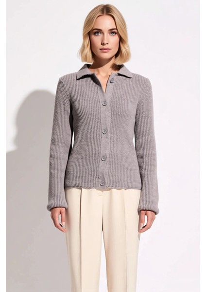 Kadın Polo Yaka Düz Dokulu Triko Hırka Modern Kesimiyle Günlük Şıklık ve Konfor Sunan Çok Yönlü Bir fırsatları