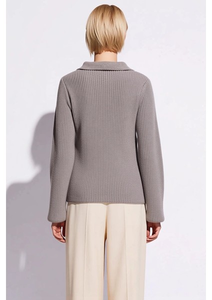 Kadın Polo Yaka Düz Dokulu Triko Hırka Modern Kesimiyle Günlük Şıklık ve Konfor Sunan Çok Yönlü Bir indirimleri