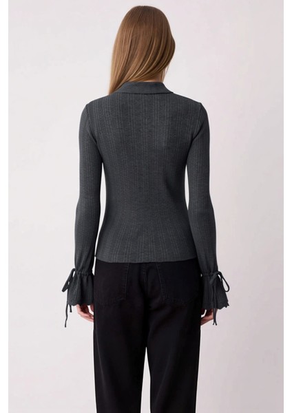 Kadın Zamansız Şıklık Fitilli Polo Yaka Uzun Kollu Manşet Bağlama Detaylı Düğmeli Triko Hırka fırsatları