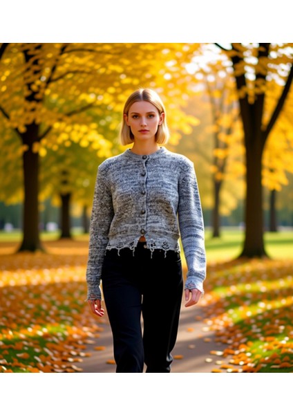 Kadın Regular Kalıp Degrade Triko Hırka Düğmeli Uzun Kollu Yıpranmış Detaylı Crop Kesim Şık