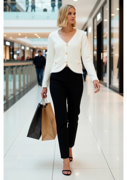 Kadın V Yaka Düğme Detaylı Tüylü Dokulu Triko Hırka Modern ve Konforlu Bir Stil Sunan Tasarım modelleri