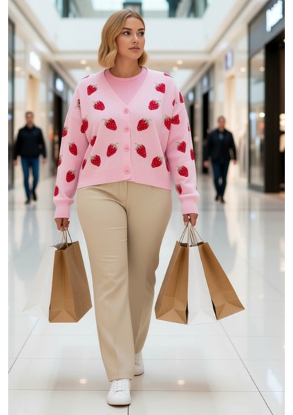 Kadın Büyük Beden Çilek Desenli V Yaka Düşük Kol Crop Triko Hırka Şık ve Konforlu Günlük Giyim modelleri