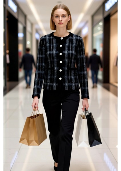 Kadın Ekose Desenli Yumuşak Dokulu Bisiklet Yaka Uzun Kollu Regular Kesim Triko Hırka Ceket Görünümü modelleri