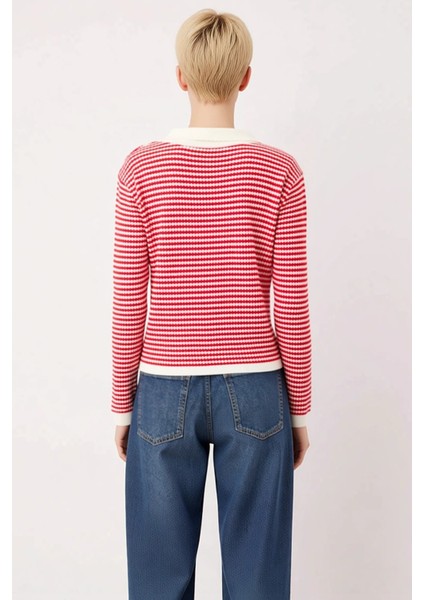 Kadın Çizgili Polo Yaka Düğmeli Örme Hırka Günlük Stilinize Dokunuş Katın Konforlu ve Şık Bir indirimleri