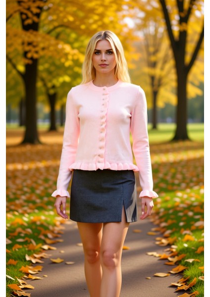 Kadın Fırfır Detaylı Düğmeli Triko Hırka Yumuşak Dokusuyla Günlük Kombinlerinize Zarafet Katıyor