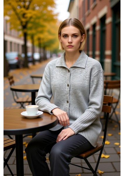 Kadın Regular Kalıp Düğmeli Gömlek Yaka Uzun Kollu Fitilli Triko Hırka Günlük Şıklık ve Konfor fiyatları