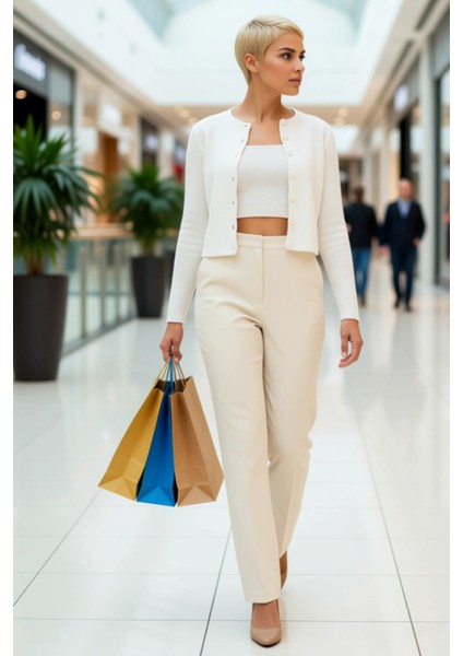 Kadınlara Özel Yumuşak Dokulu Iki Parçalı Crop Triko Takım Günlük Şıklık ve Fonksiyonel Şık modelleri