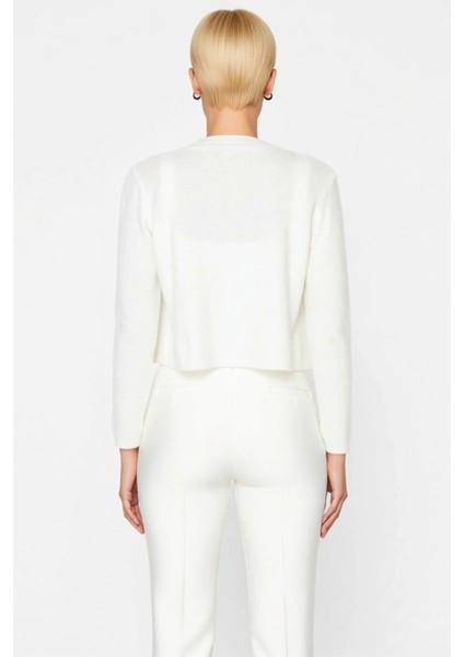 Kadınlara Özel Yumuşak Dokulu Iki Parçalı Crop Triko Takım Günlük Şıklık ve Fonksiyonel Şık indirimleri