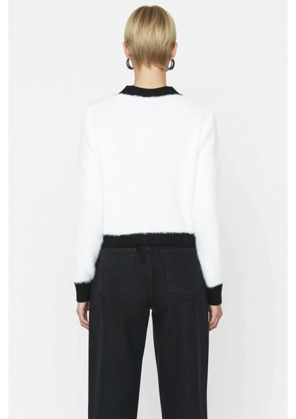 Kadın Tüylü Yumoş Iplikli Kısa Kesim Triko Hırka V Yaka Uzun Kollu Şık Tasarım Gündüz Gece indirimleri