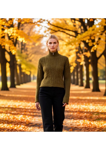 Kadın Konforlu Yumuşak Dokulu Oversize Kesim Fermuarlı Dik Yaka Saç Örgülü Uzun Kollu Triko Hırka