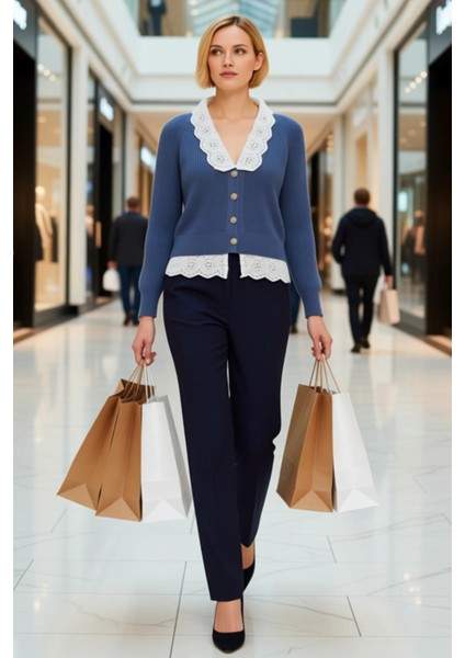 Kadın Crop Garnili V Yaka Triko Hırka Zarif Düğme Detayları ile Şık ve Konforlu Bir Seçim Her modelleri