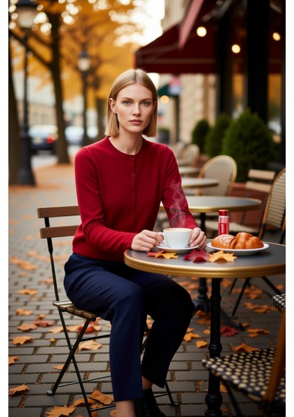 Kadın Bisiklet Yaka Düz Renk Triko Hırka Günlük ve Şık Kombinlerde Tercih Edilen Önemli Bir Parça fiyatları